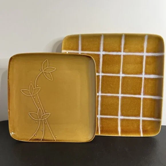 Pair of Style Eyes by Baum Bros Retro Embossed Brown Dinner Plates 8.5” & 10” - Picture 1 of 10